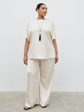 Breya Boxy Satin T-shirt Curve - Oyster