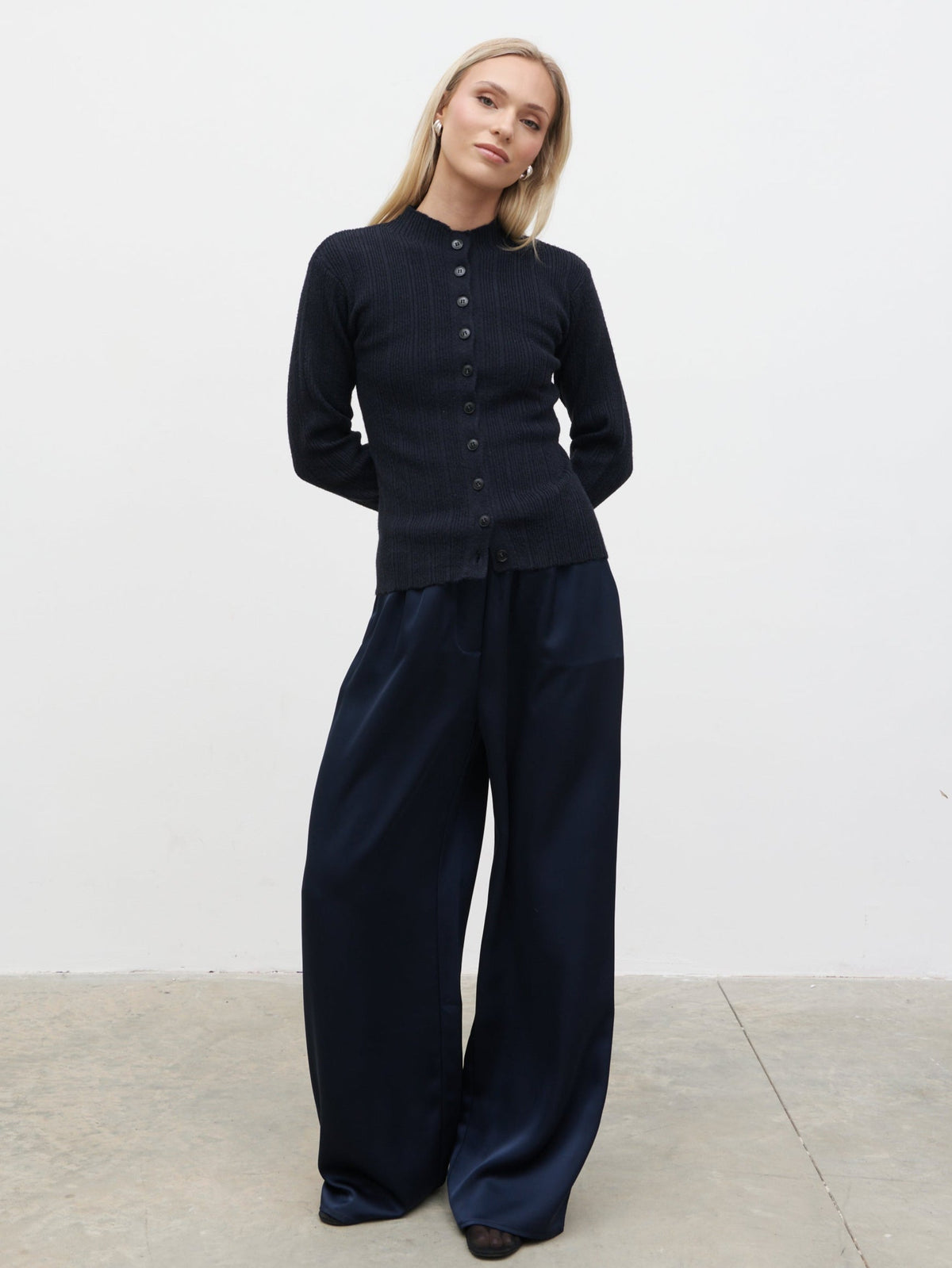 Ariana Fitted Knit Buttoned Cardigan - Navy
