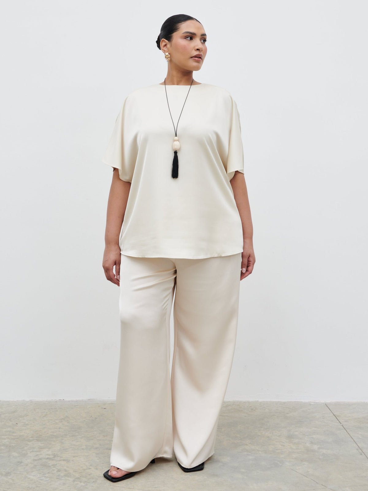 Breya Boxy Satin T-shirt Curve - Oyster