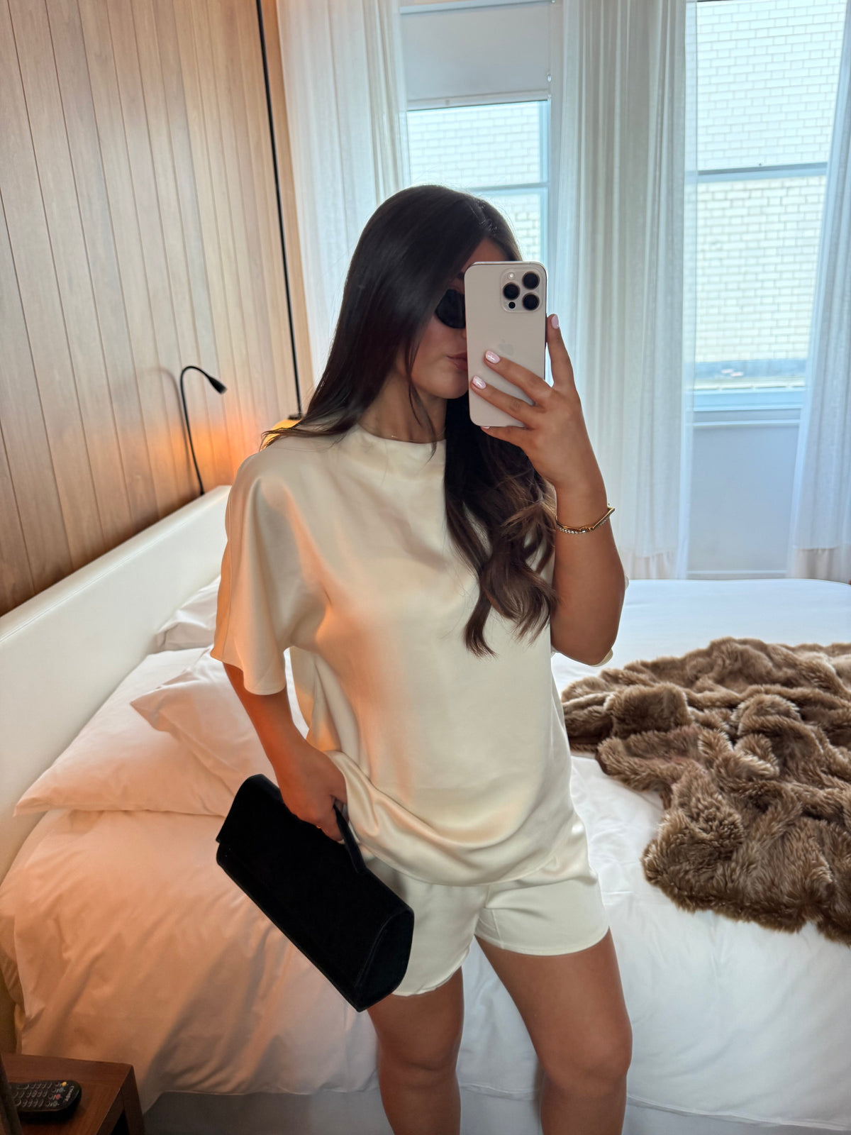 Breya Boxy Satin T-shirt - Oyster